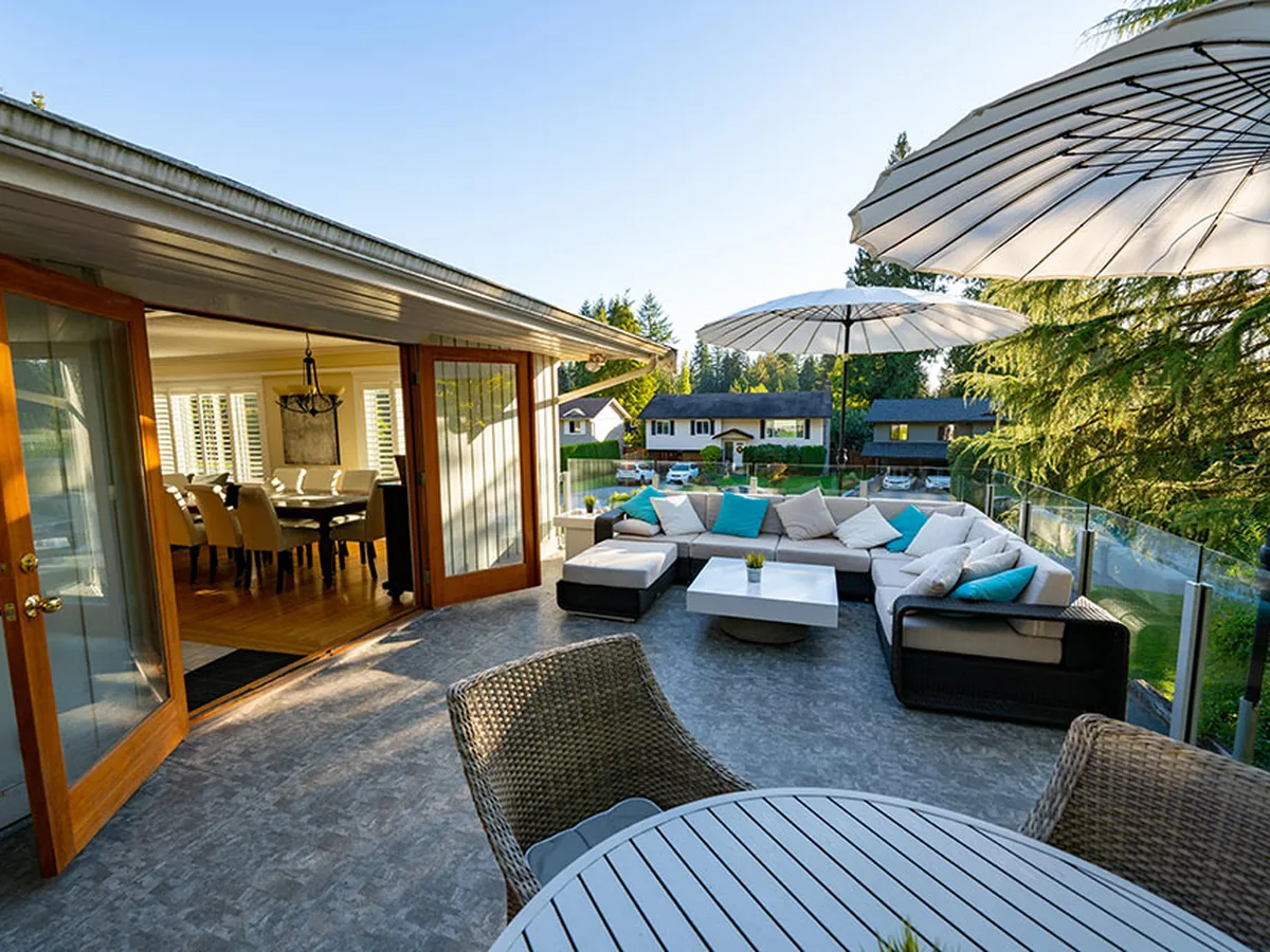 Affordable residential sundeck and outdoor living space in Vancouver