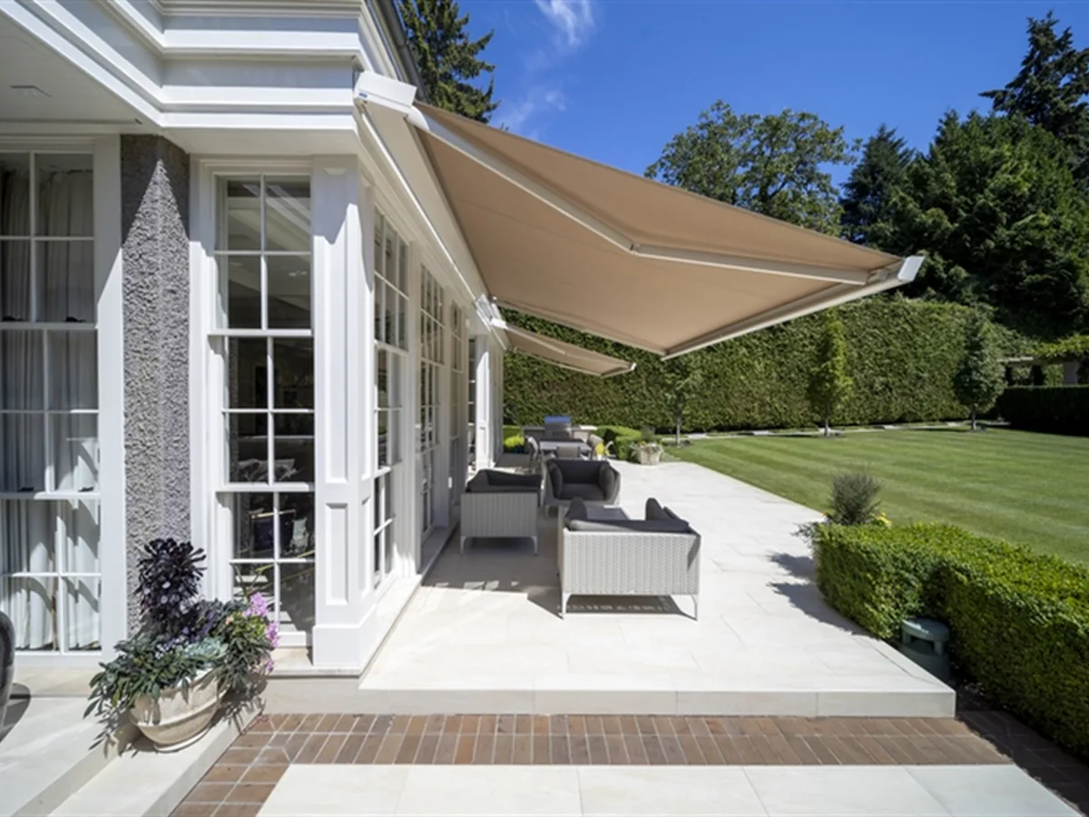 Motorized retractable awning in Vancouver BC