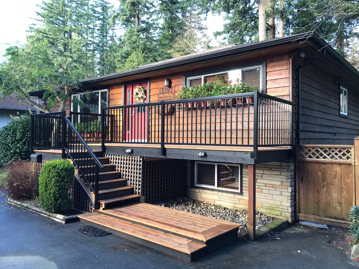 Residential deck railing replacement in Maple Ridge